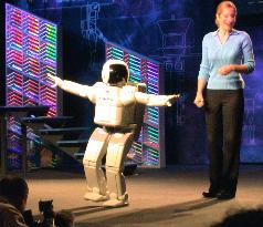 Honda's 'ASIMO' starts educational tour in U.S.